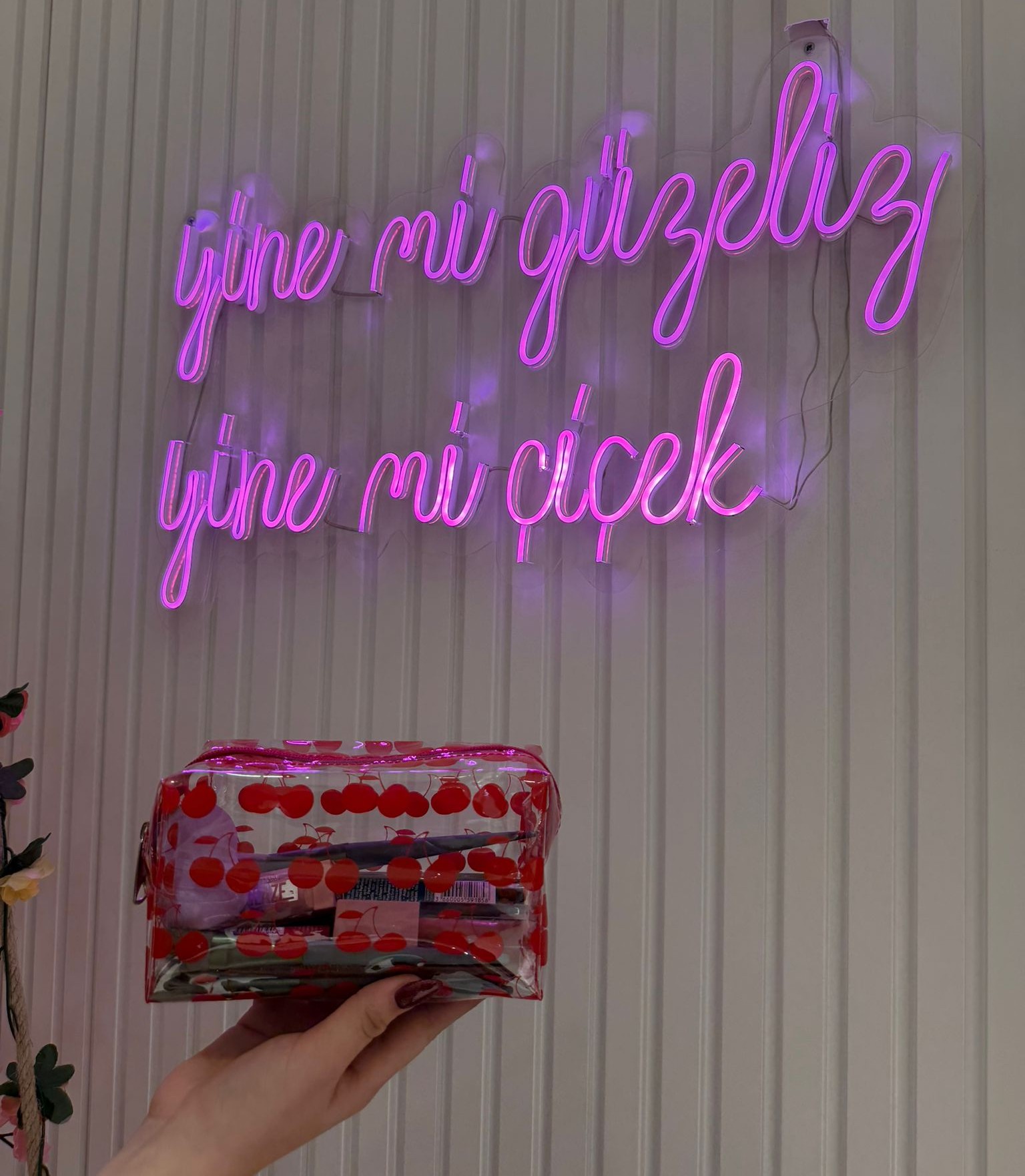 Baskılı Neon Makyaj Çantası Kirazlı (Ürün No:68)