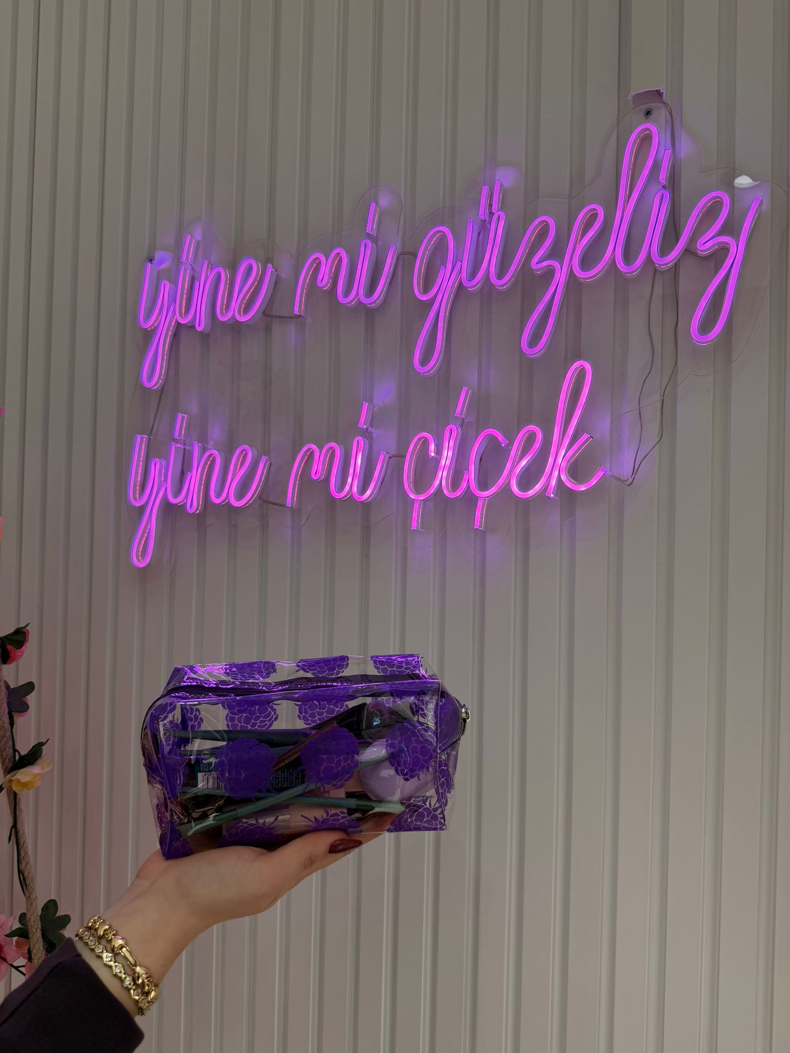 Baskılı Neon Makyaj Çantası Üzümlü (Ürün No:70)