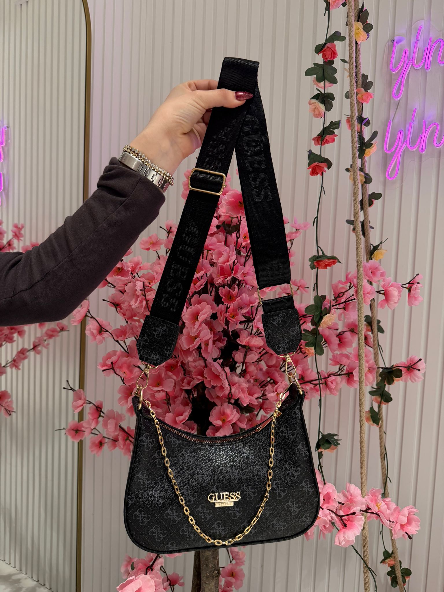 Markalı Siyah Çanta